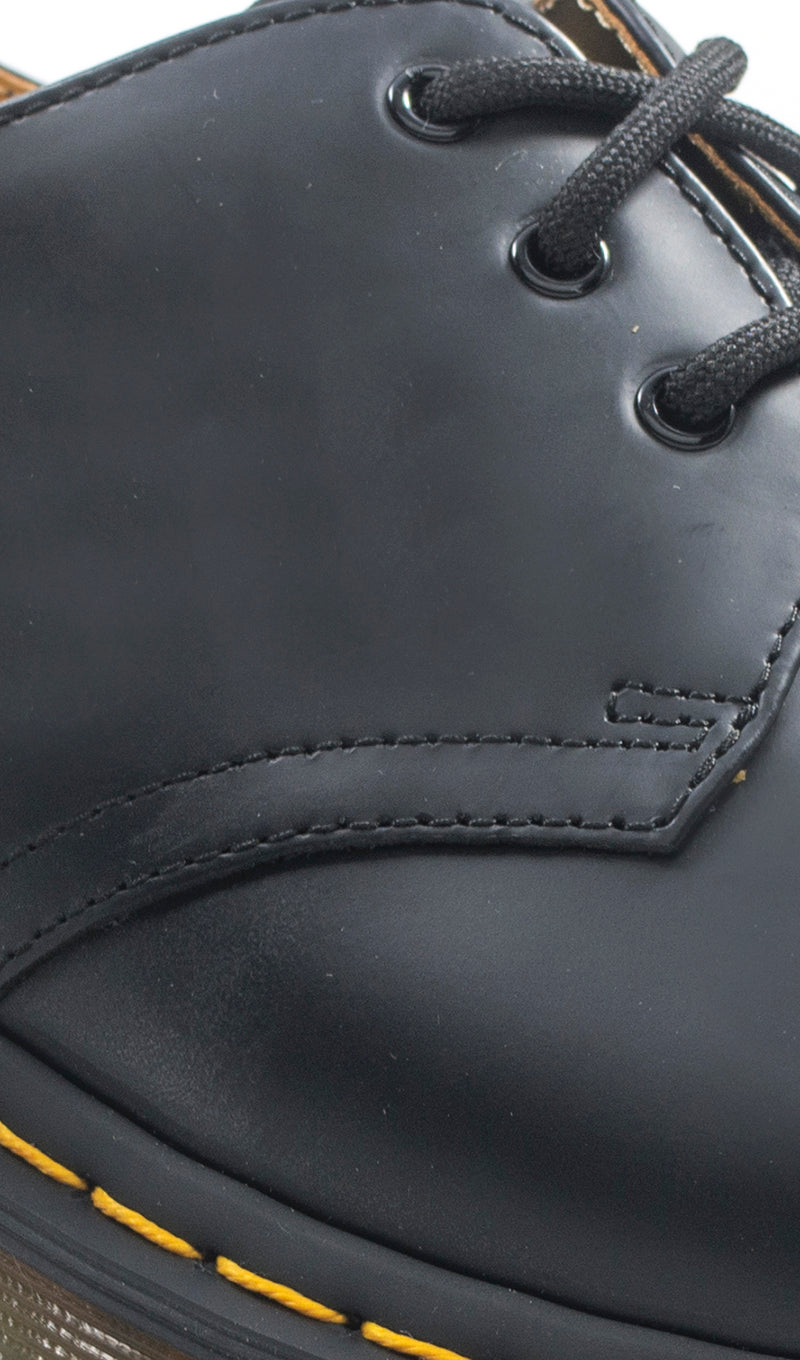 DR. MARTENS Stringata uomo nera in pelle