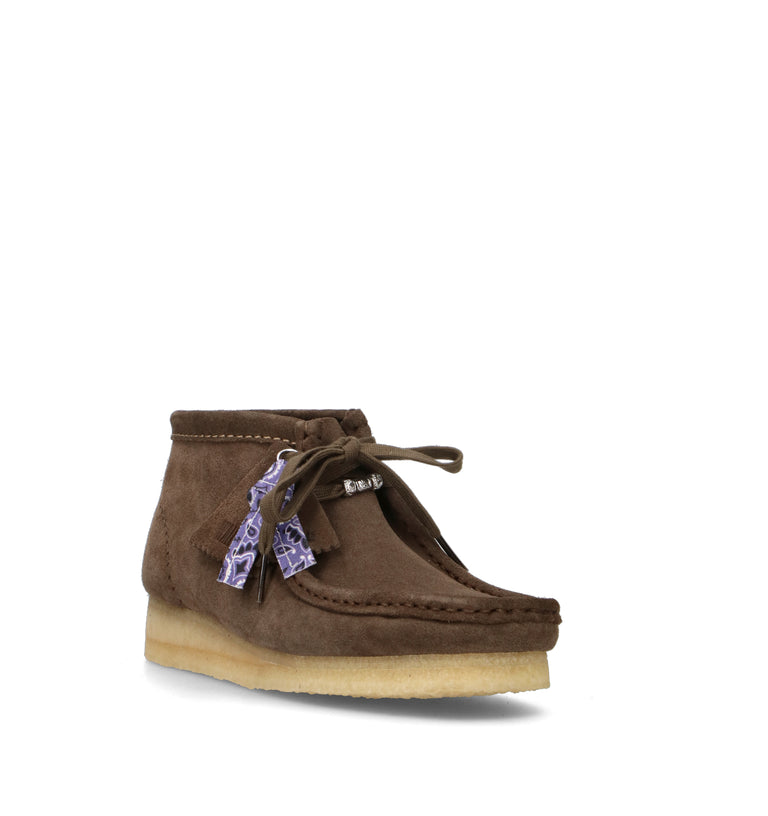 CLARKS ORIGINALS WALLABEE BOOT Polacco donna oliva in suede