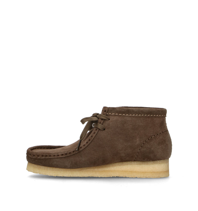 CLARKS ORIGINALS WALLABEE BOOT Polacco donna oliva in suede