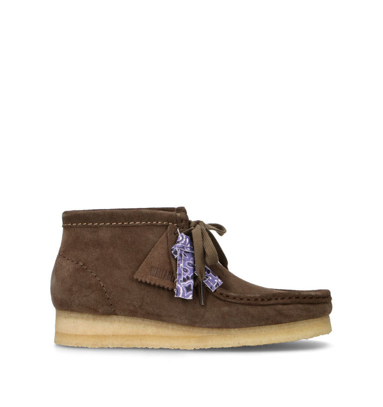 CLARKS ORIGINALS WALLABEE BOOT Polacco donna oliva in suede