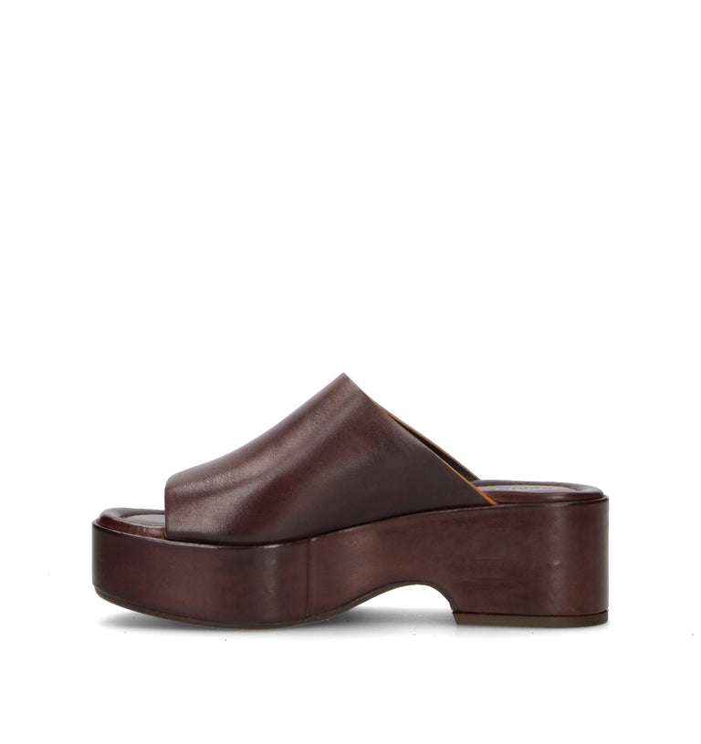 CURIOSITE Ciabatta donna marrone in pelle