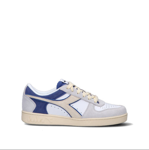 DIADORA