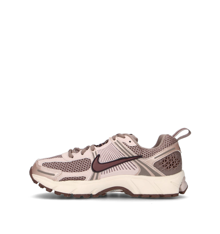 NIKE VOMERO 5 (GS) Sneaker ragazza taupe