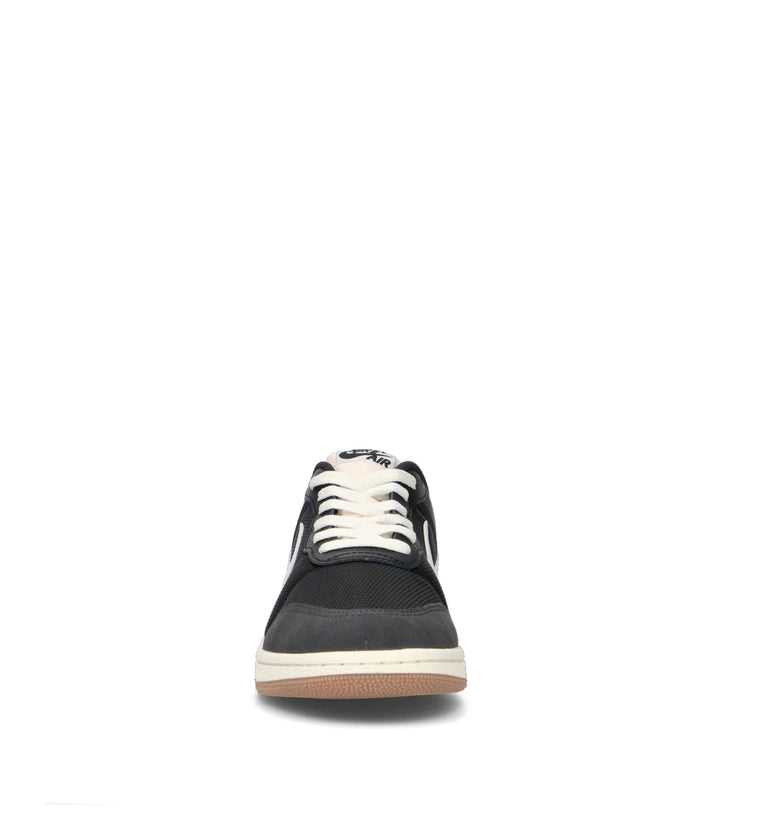 NIKE WMNS AIR JORDAN SKYLINE LOW Sneaker uomo nera