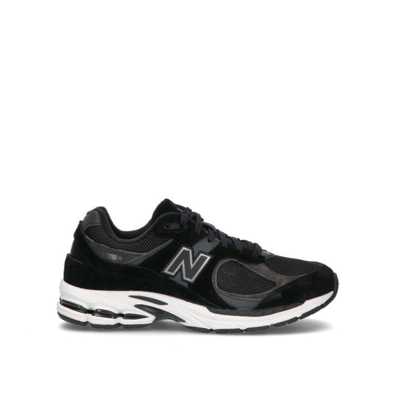 NEW BALANCE 2002R Sneaker uomo nera in suede