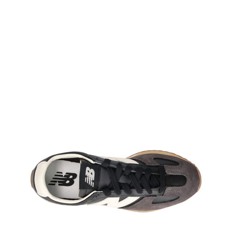 NEW BALANCE Sneaker donna nera in suede