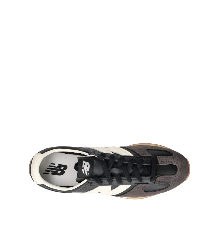 NEW BALANCE Sneaker uomo nera in pelle