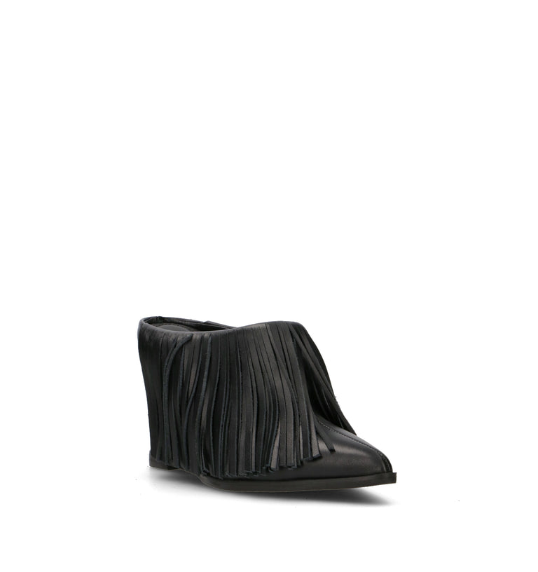 EXE Sabot donna nero in pelle con frange